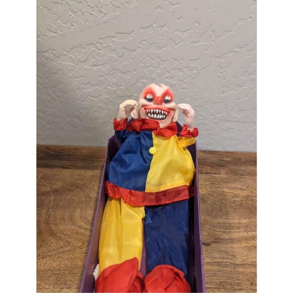 Animated Halloween Killer Clown Motion Activated Eyes Light Up & Screams - Picture 6 of 6